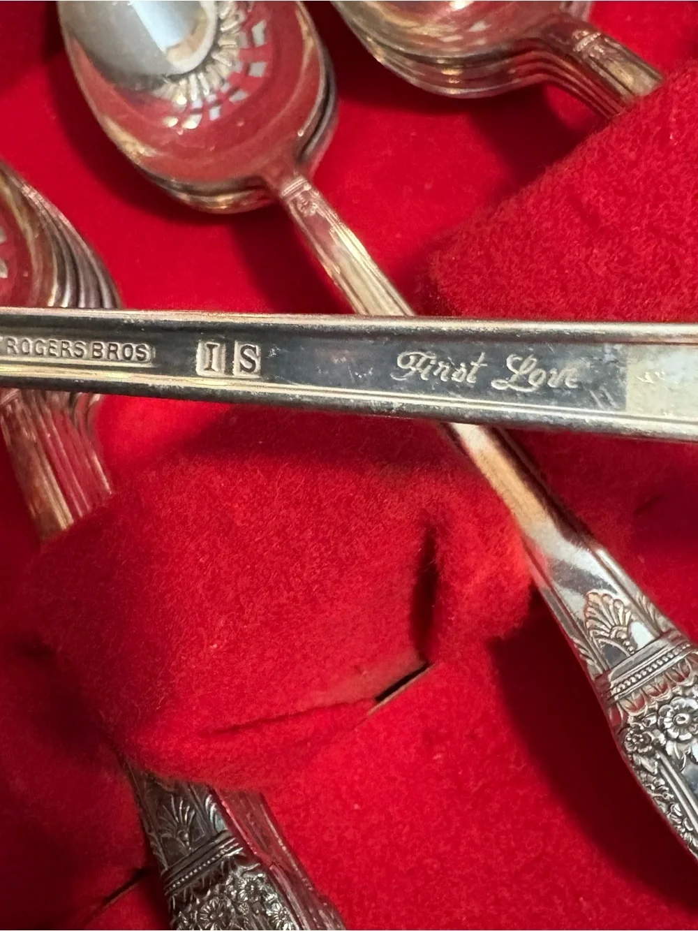 VTG 1847 Rogers IS “First Love” 59 Piece Silver Plate Flatware Set In Wood Case